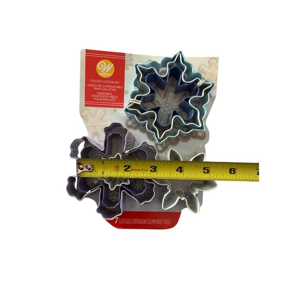 Wilton Snowflake Cookie Cutter Set 7 Piece Holiday Baking - Picture 3 of 6